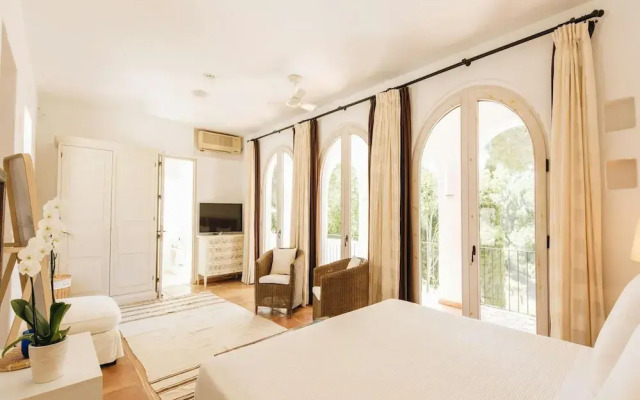 Country-view Villa With Pool