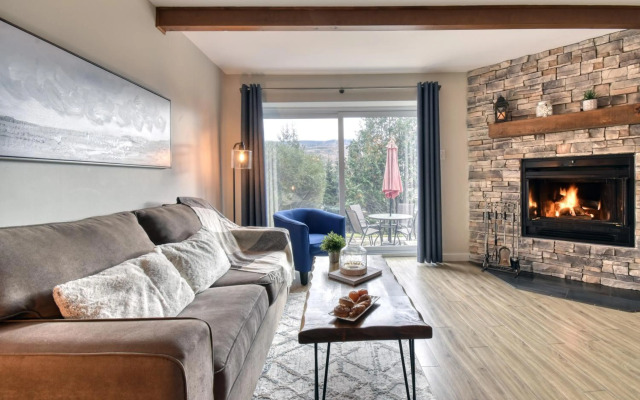 Elegant Apartment - View on Lake Tremblant & Mountain