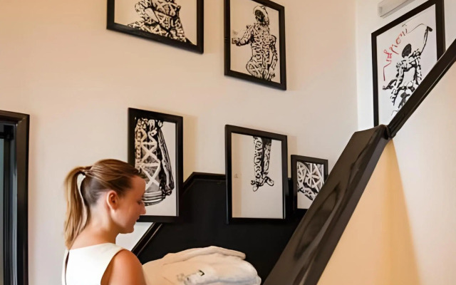 Teatro Boutique Rooms & Suites