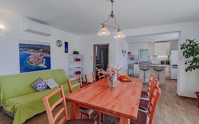 Stunning Home in Nova With Wifi and 3 Bedrooms