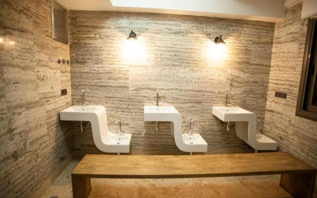 Lion Park Suites & Residence Hotel