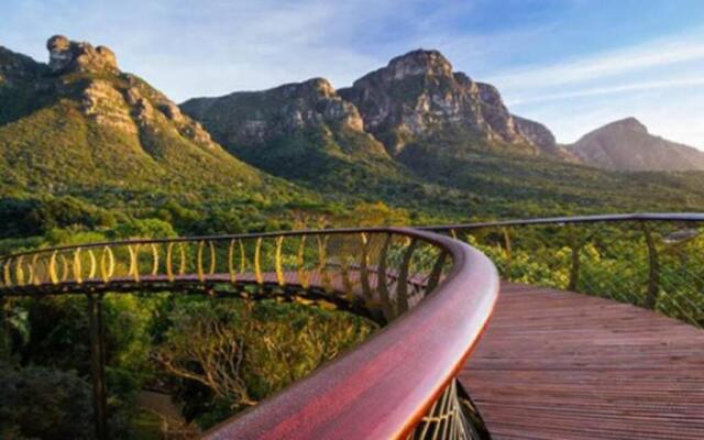 The Paragon Cosmo Sanctuary Sophisticated Mountain & City Views