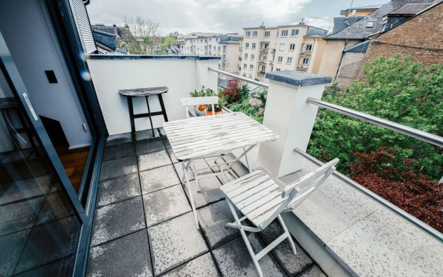 Luxurious 1BR Apt w Prkg & Jacuzzi Btub