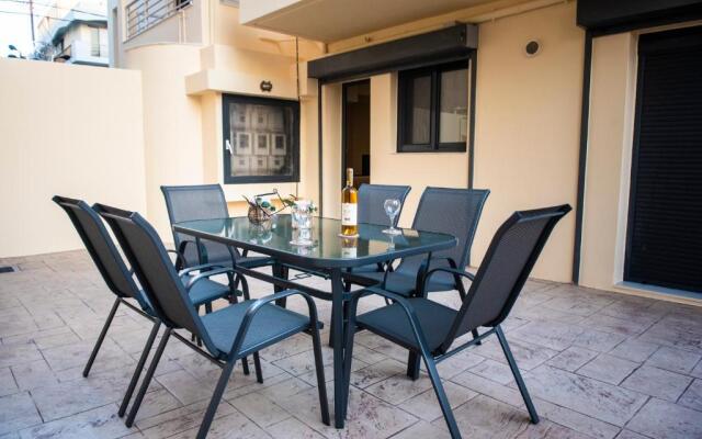 Theo & Ms Apt - 2 Beds - Garden - Parking - Wifi