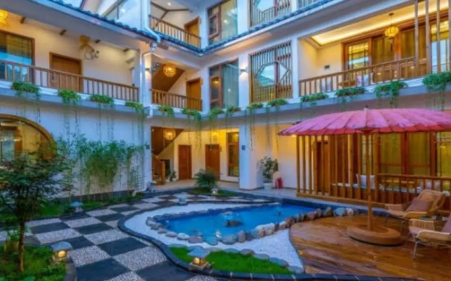 Floral Hotel · Rushuang Courtyard Lijiang