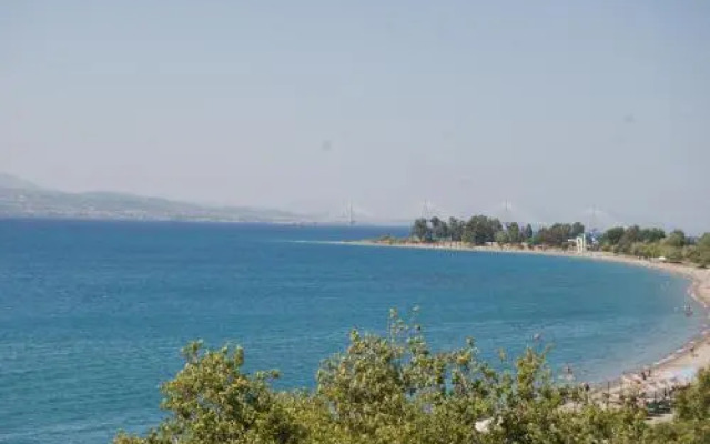 Chrisi Akti