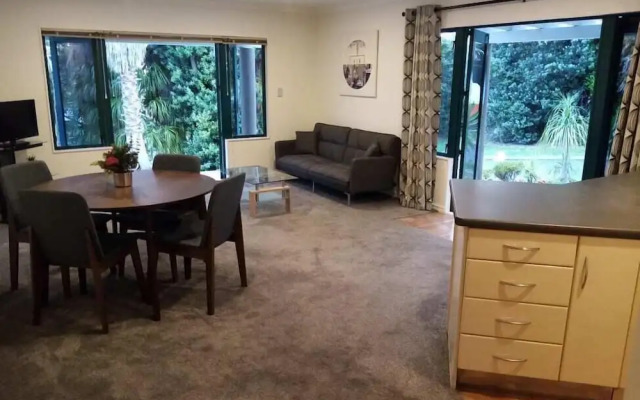 Gulf Harbour Guest House Apartment