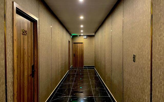 Lion 3 Hotel