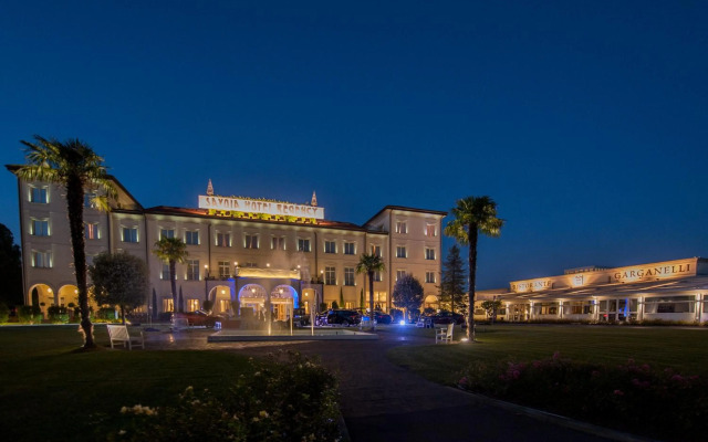 Savoia Hotel Regency
