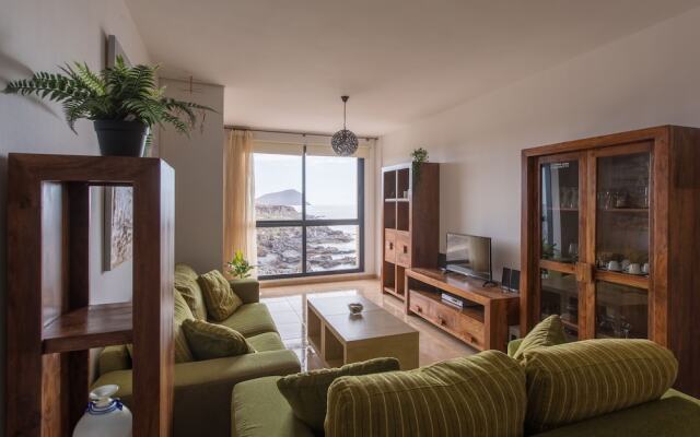 El Mirador: sea views from the shore