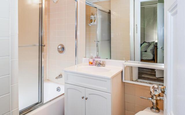 Modern Studio + Train | Theatre District | Evonify