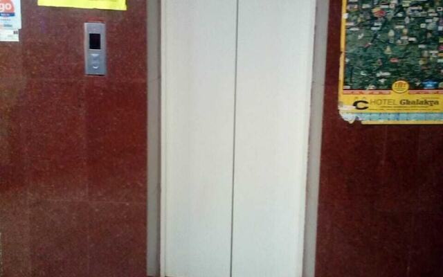 Iroomz Chalukya Residency