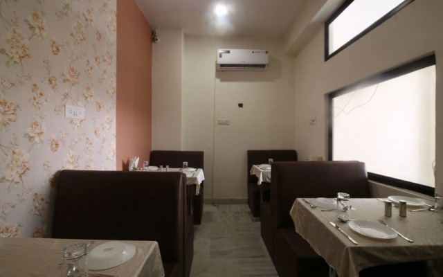 Zaki Hs Near Taj Mahal By OYO Rooms