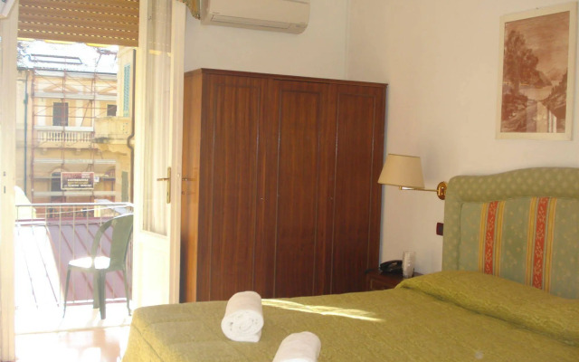 Ely Hotel