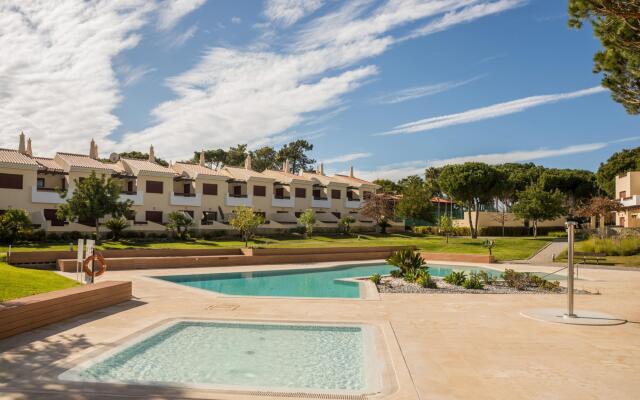 Traditional Townhouse in Vila Sol by Ideal Homes