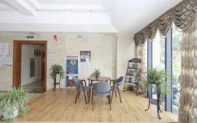 Yulongdu Hotel (Long-distance Passenger Transport Center)