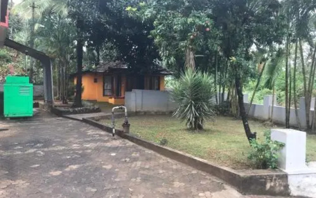 Sherlock Jungle Retreat