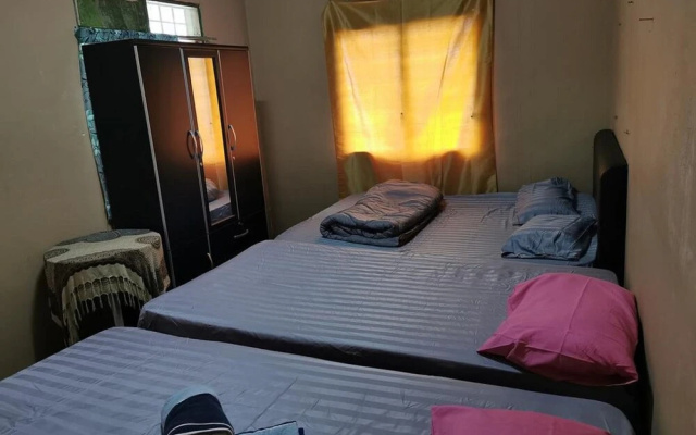 BOBI's Cafe Backpackers Hostel – Guest Rooms – Langkawi