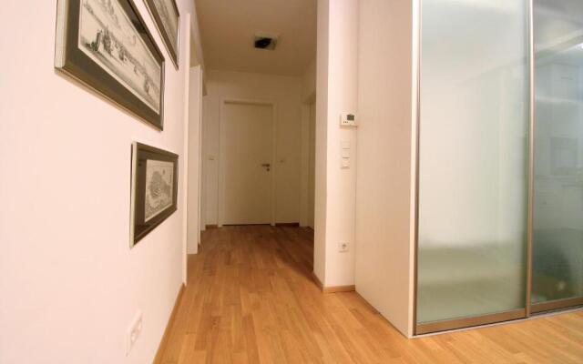 Luxury city apartment - view of river and castle