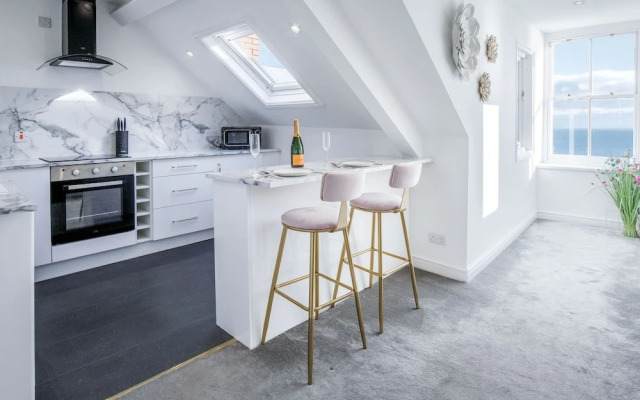 The Penthouse - Luxury 1 Bed - Panorama - Tenby