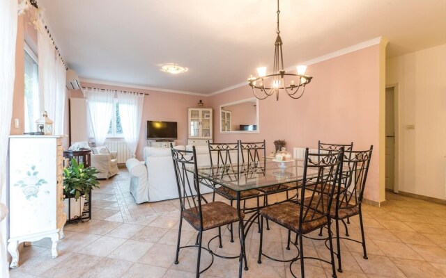 Beautiful Home in Kastel Novi With Wifi and 4 Bedrooms
