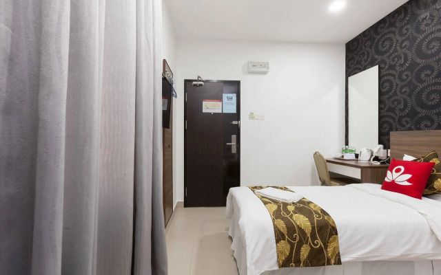 ZEN Rooms Near SALAM Hospital