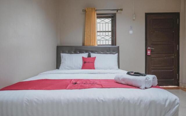 RedDoorz Syariah near Jamtos Jambi 2