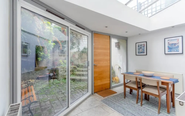 Fantastic and Bright 1 Bedroom Garden Flat