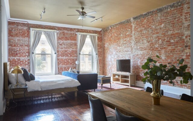 Charming Central Business District Studios by Sonder