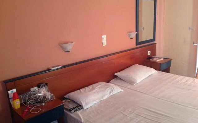Hotel Pyrros