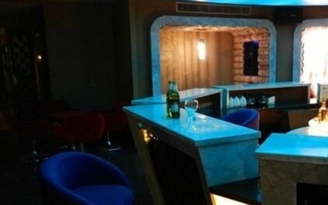 Huadong International Business Hotel