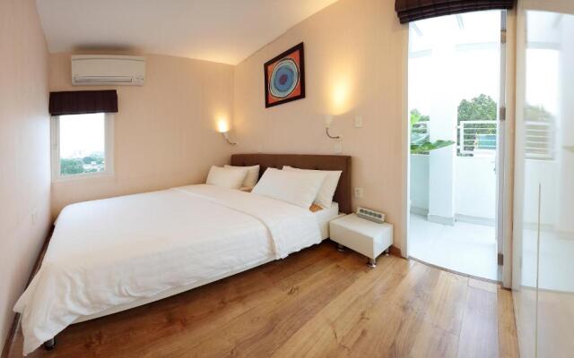 McGallery Art - Lucky Residence Suite's & Apartments