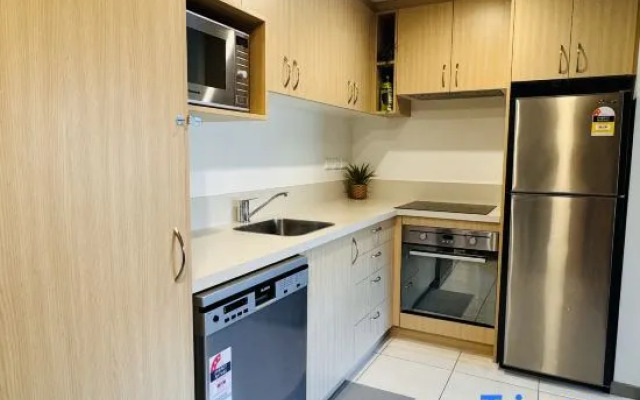 Queenstown's Modern Lake View Luxury Apartment