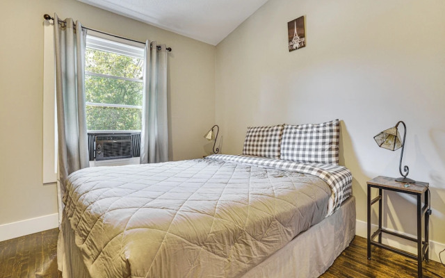 Walk to Bites & Whittier Park: Uptown Getaway!