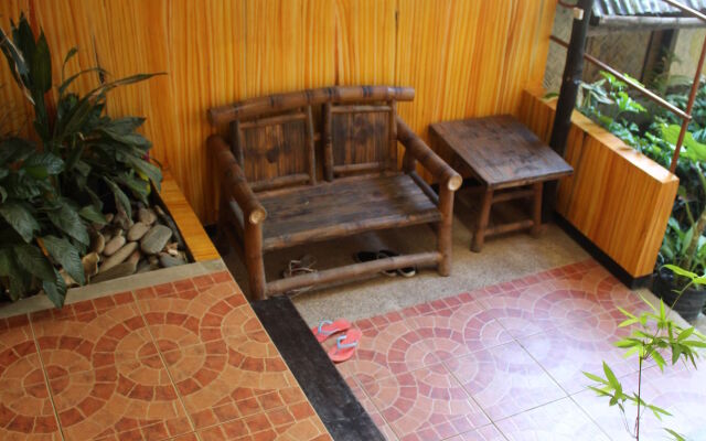 Novie's Tourist Inn