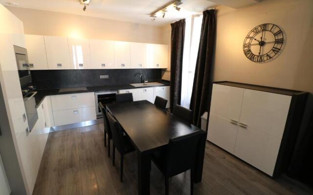 Quality 2 bedroom 9 mins from the Palais 342