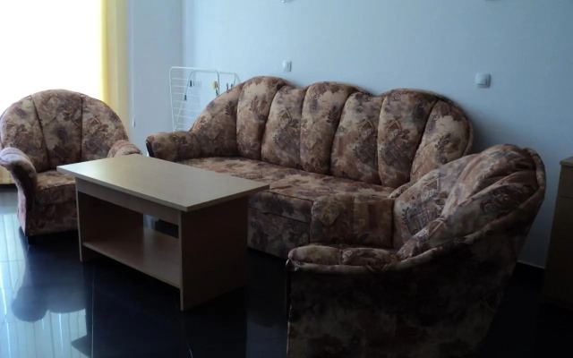 Meni Apartments and Guest Rooms