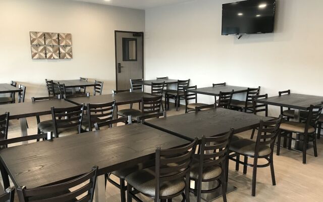 Blue Grass Inn & Suites