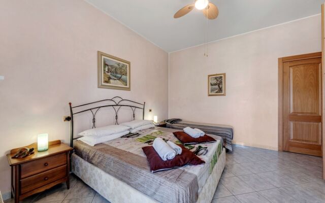 Traditional Apartment in Monte Isola near Lake Beach