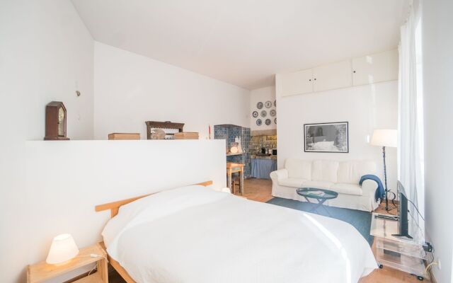 Traditional Studio Apartment