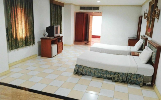 13 Coins Bangyai Hotel