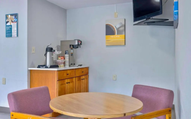 Econo Lodge Coliseum