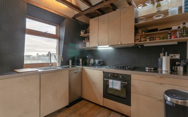 Bright, Spacious Two-bed in Hackney