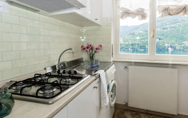 JOIVY Garden Oasis: 1BR Apt w/ Balcony & Parking