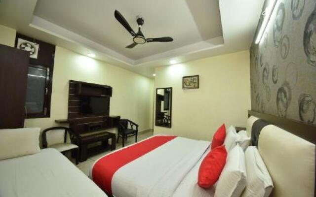 OYO 8950 Hotel Jhankar