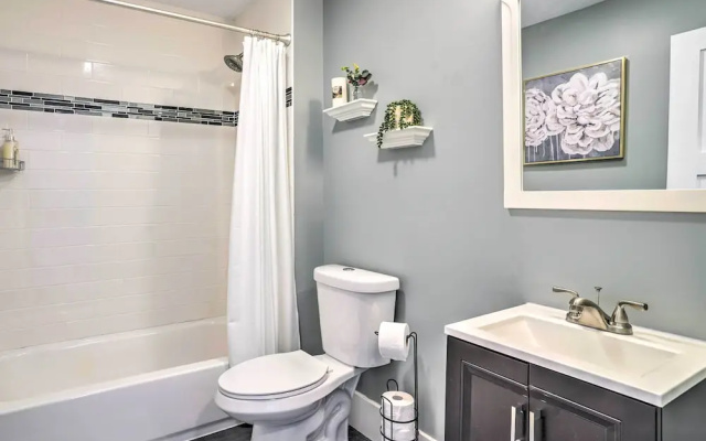 Pet-friendly Minneapolis Home ~ 6 Mi to Dtwn!