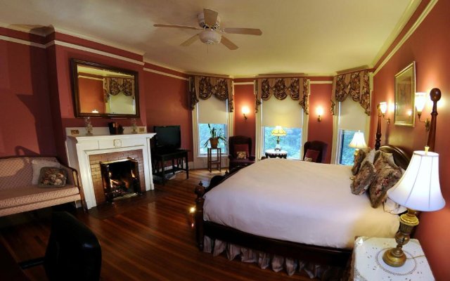 Oliver Inn Bed and Breakfast