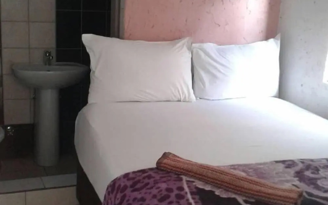 Royal Crown Guesthouse