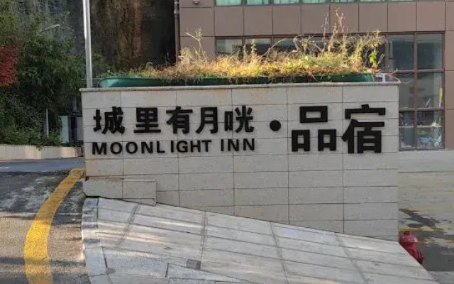 Moonlight Inn