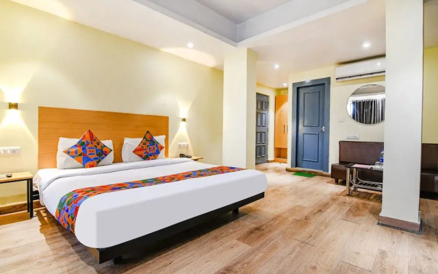 OYO Townhouse 152 Sarat Colony